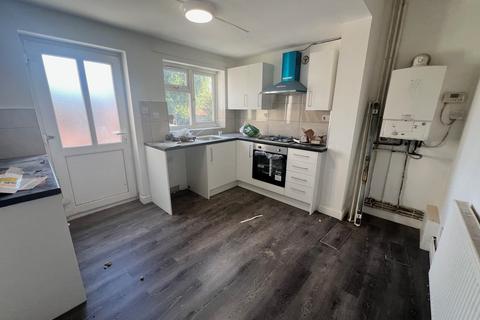 2 bedroom terraced house to rent, Moat Road, Walsall WS2