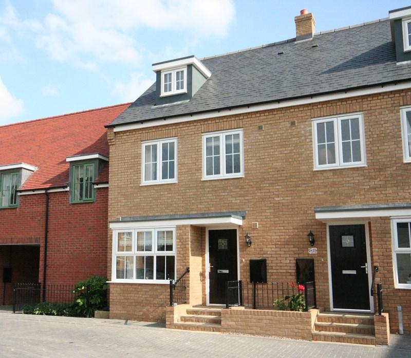 Constance Street, Buckingham, MK18 7RG 4 bed townhouse £1,395 pcm (£