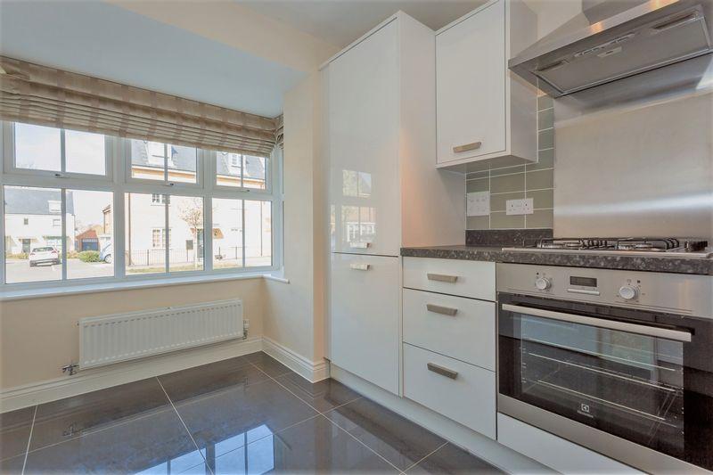 Constance Street, Buckingham, MK18 7RG 4 bed townhouse £1,395 pcm (£
