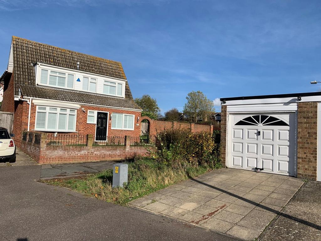 Downsway, Springfield, Chelmsford, CM1 3 bed detached house £430,000