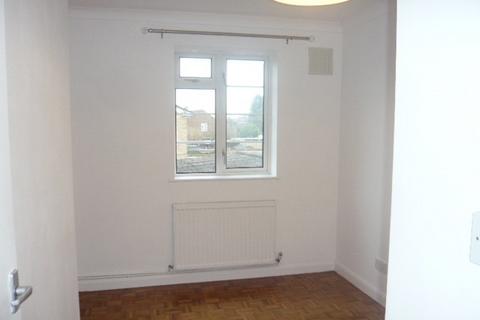 2 bedroom flat to rent, Spring Road, Feltham