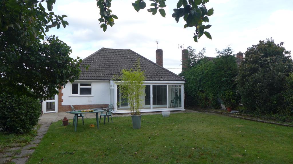 Mags Barrow, WEST PARLEY BH22 2 bed detached bungalow £1,200 pcm (£277 pw)