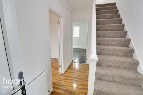 3 bedroom end of terrace house to rent, Broseley Road, Romford