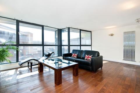 2 bedroom apartment to rent, Britton Street, EC1M