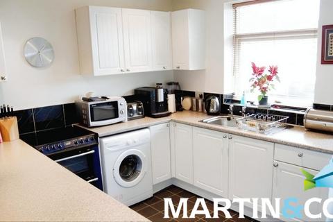 2 bedroom ground floor flat to rent, High Street, Wakefield WF4