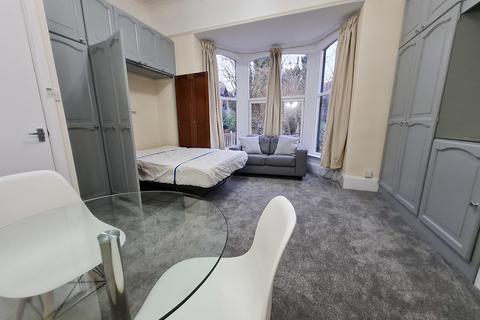 Studio to rent, 15 St Johns Terrace, Leeds LS3