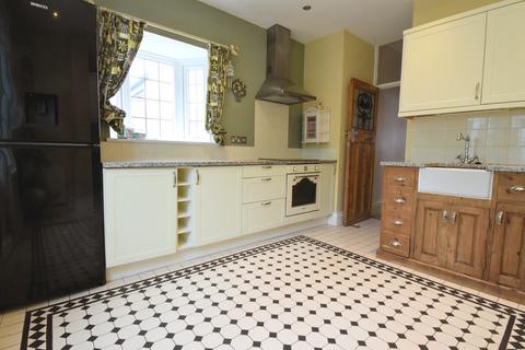1 bedroom flat to rent, Hadleigh Road, Leigh-on-Sea