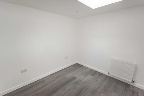 3 bedroom end of terrace house to rent, Neptune Gardens, Salford, M7