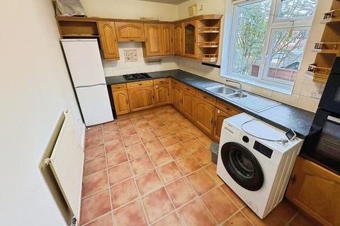 3 bedroom semi-detached house to rent, Stamford Avenue, Altrincham, Greater Manchester, WA14