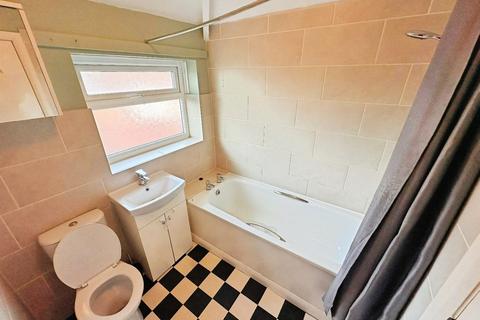 3 bedroom semi-detached house to rent, Stamford Avenue, Altrincham, Greater Manchester, WA14