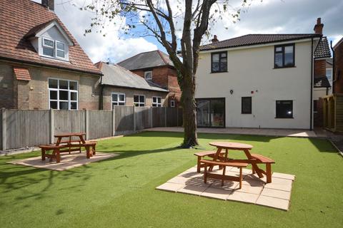 1 bedroom detached house to rent, Kemp Road, Winton