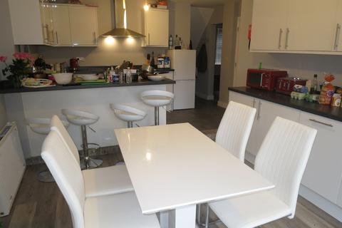 1 bedroom detached house to rent, Kemp Road, Winton