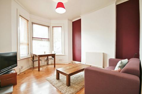 2 bedroom flat to rent, Barry Road, SE22