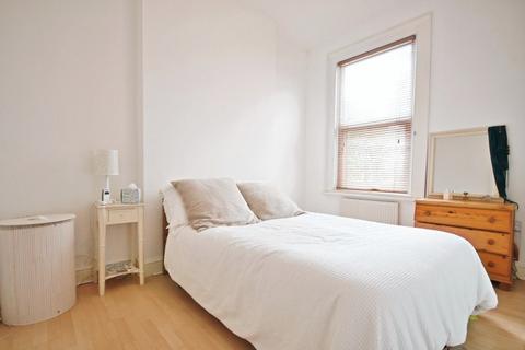 2 bedroom flat to rent, Barry Road, SE22