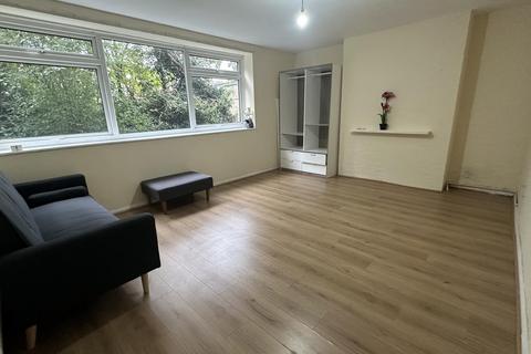 3 bedroom flat to rent, Yoakley Road, Stoke Newington, N16