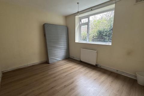 3 bedroom flat to rent, Yoakley Road, Stoke Newington, N16