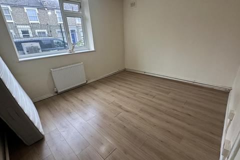 3 bedroom flat to rent, Yoakley Road, Stoke Newington, N16