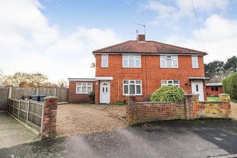 3 bedroom semi-detached house to rent, Warwick Avenue, Woodbridge