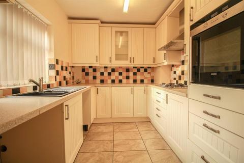 3 bedroom semi-detached house to rent, Warwick Avenue, Woodbridge