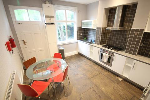 4 bedroom house to rent, Ash Terrace, Leeds