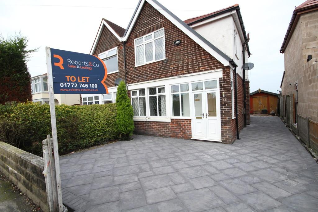 Howick Park Drive, Penwortham 3 bed semidetached house £750 pcm (£