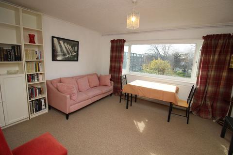 3 bedroom maisonette to rent, Henry Place, New Town