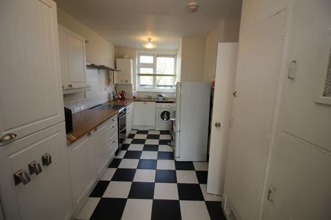 3 bedroom maisonette to rent, Henry Place, New Town