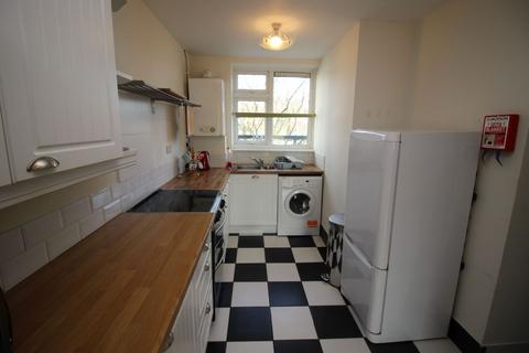 3 bedroom maisonette to rent, Henry Place, New Town