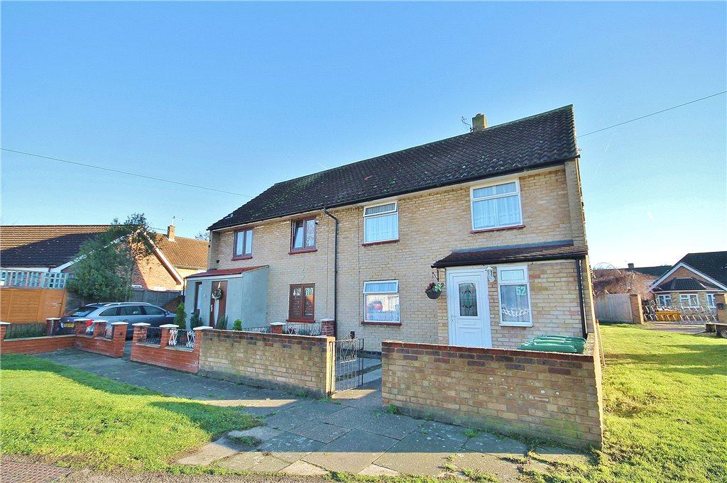 Beechwood Avenue, SunburyonThames, Surrey, TW16 3 bed semidetached house £390,000