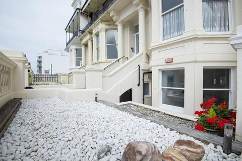 Kingsway, Hove BN3 4GL
