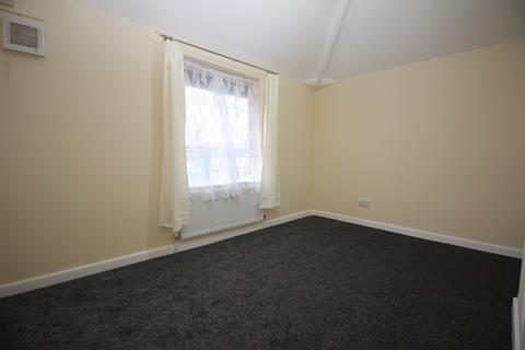 3 bedroom semi-detached house to rent, Green Lane Road, Leicester LE5