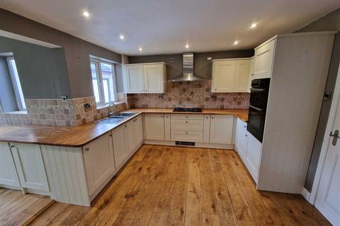 3 bedroom semi-detached house to rent, Grassmoor Fold, Holmfirth
