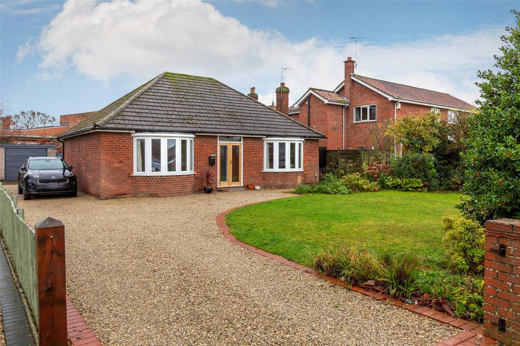 Doncaster Road, Brayton, Selby, YO8 2 bed bungalow £230,000