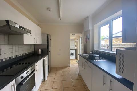 4 bedroom terraced house to rent, Guildford Road, Canterbury CT1