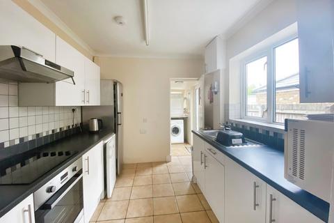 4 bedroom terraced house to rent, Guildford Road, Canterbury CT1