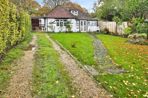 undefined, Newnham Green, Hook RG27