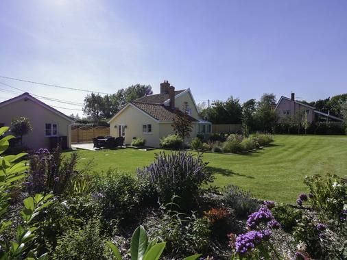 Plumtree Cottage Brundish Suffolk 3 Bed Detached House 465 000