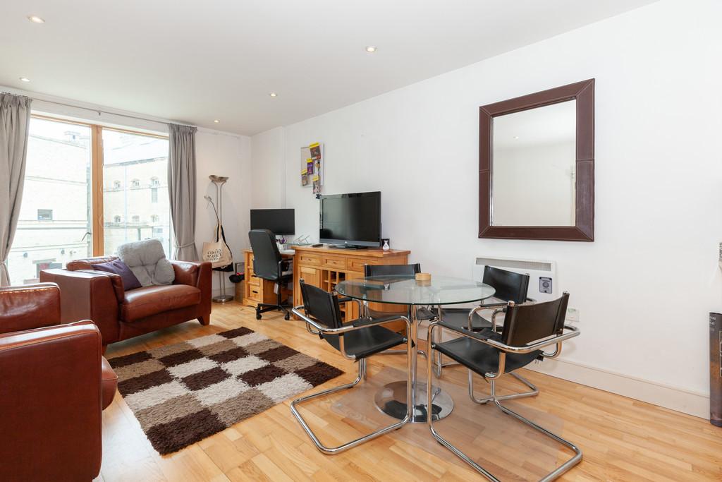 Living room x 1
