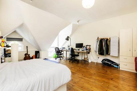 Studio to rent, NW6