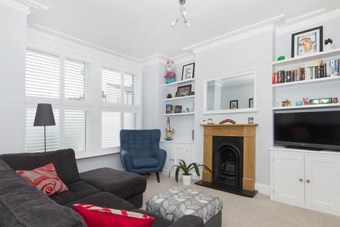 2 bedroom flat to rent, Penwith Road, Earlsfield, SW18