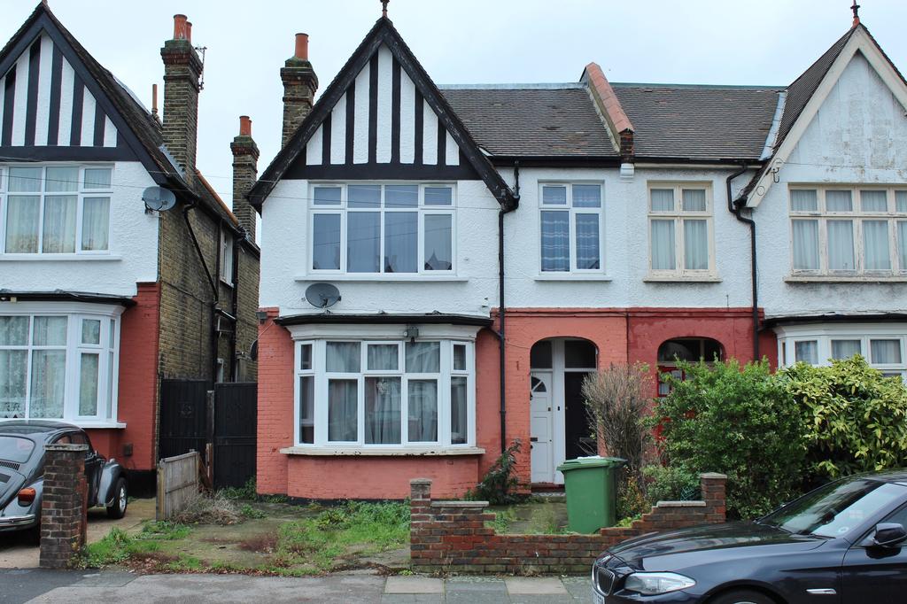 Bellingham Road, Catford 2 bed flat £1,250 pcm (£288 pw)