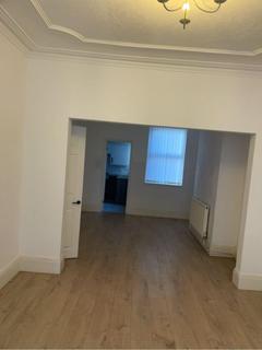 2 bedroom terraced house to rent, Makin Street, Walton
