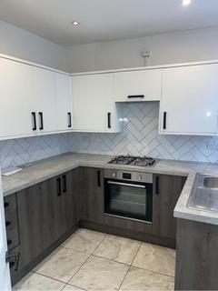2 bedroom terraced house to rent, Makin Street, Walton
