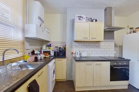 4 bedroom terraced house to rent, Norwood Place, Hyde Park, Leeds, West Yorkshire