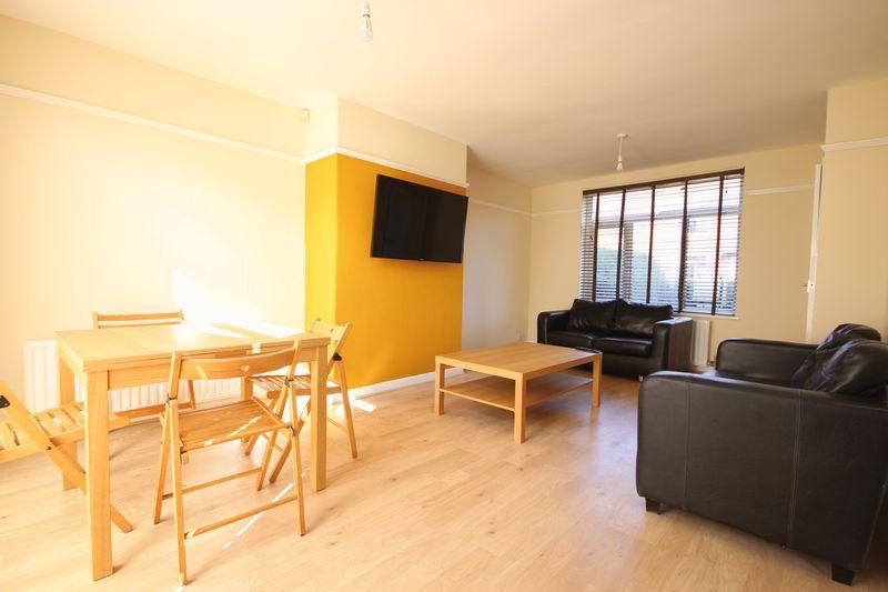 11 Langdale Ave2015(22).jpg