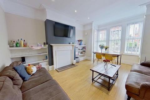 Estcourt Avenue, Headingley