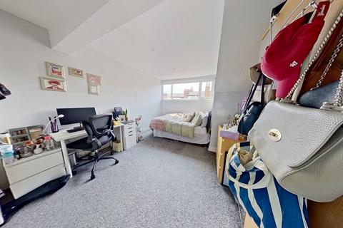 6 bedroom house to rent, Estcourt Avenue, Headingley