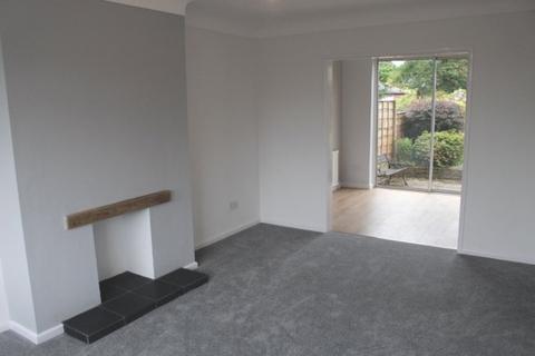 3 bedroom semi-detached house to rent, Higher Barn Road, Glossop SK13