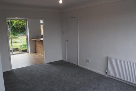 3 bedroom semi-detached house to rent, Higher Barn Road, Glossop SK13