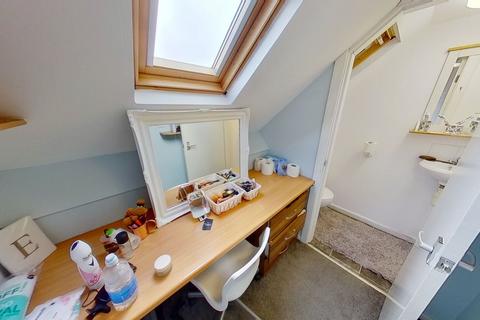 6 bedroom house to rent, St Michaels Lane, Headingley